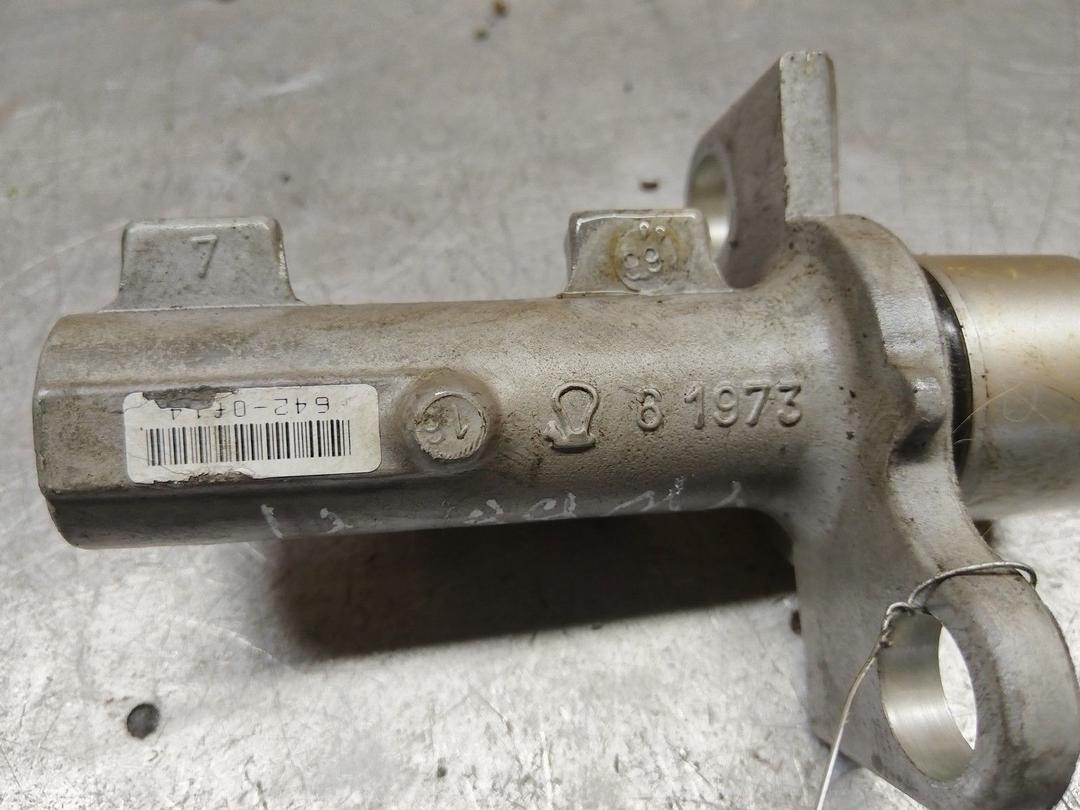 Цилиндр тормозной главный XL0I84 Volkswagen Passat - Фото 5