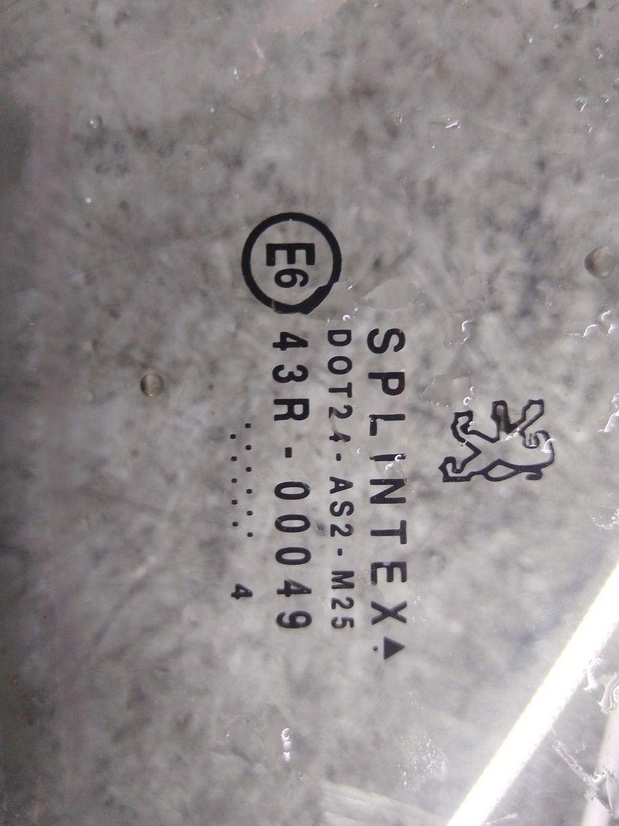 Стекло двери передней левой UNDSYC Peugeot 406 - Фото 2