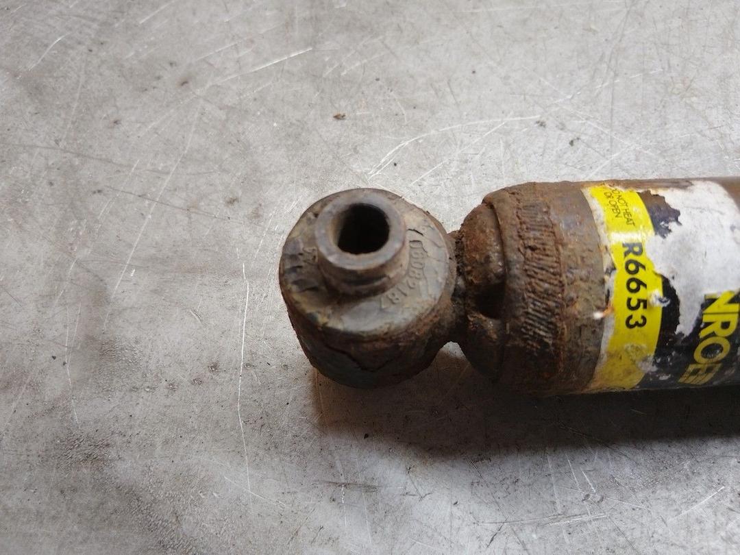 Амортизатор задний правый JC3R3V Peugeot 406 - Фото 3