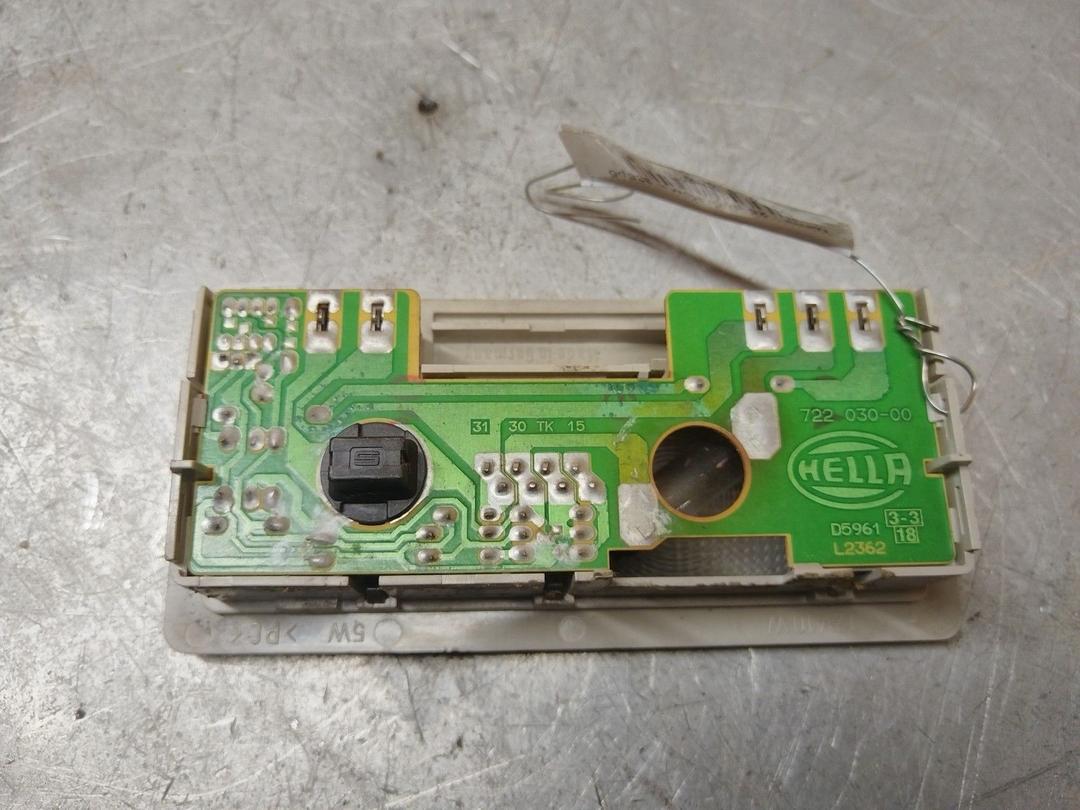 Фонарь салона (плафон) R43RKR Volkswagen Passat купить