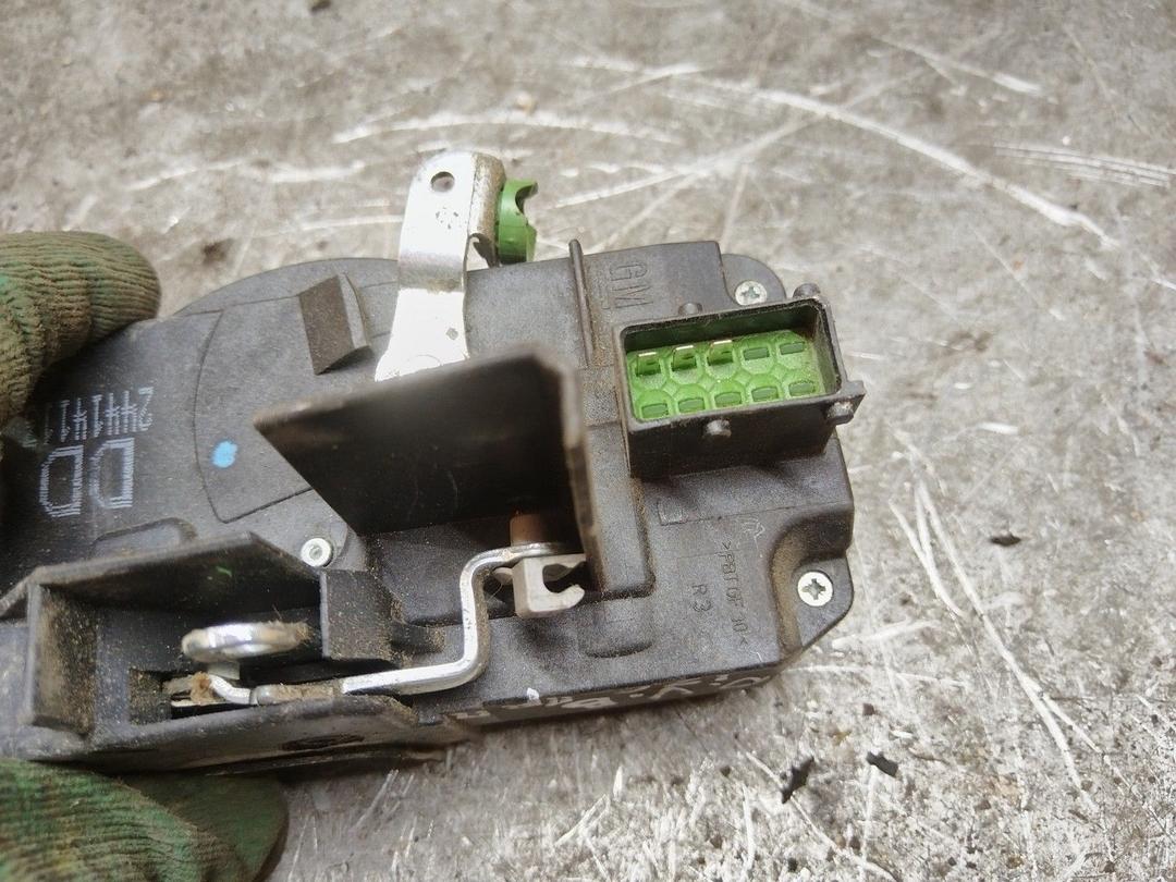 Замок двери передней правой LR6R47 Opel Vectra купить в магазине запчастей бу