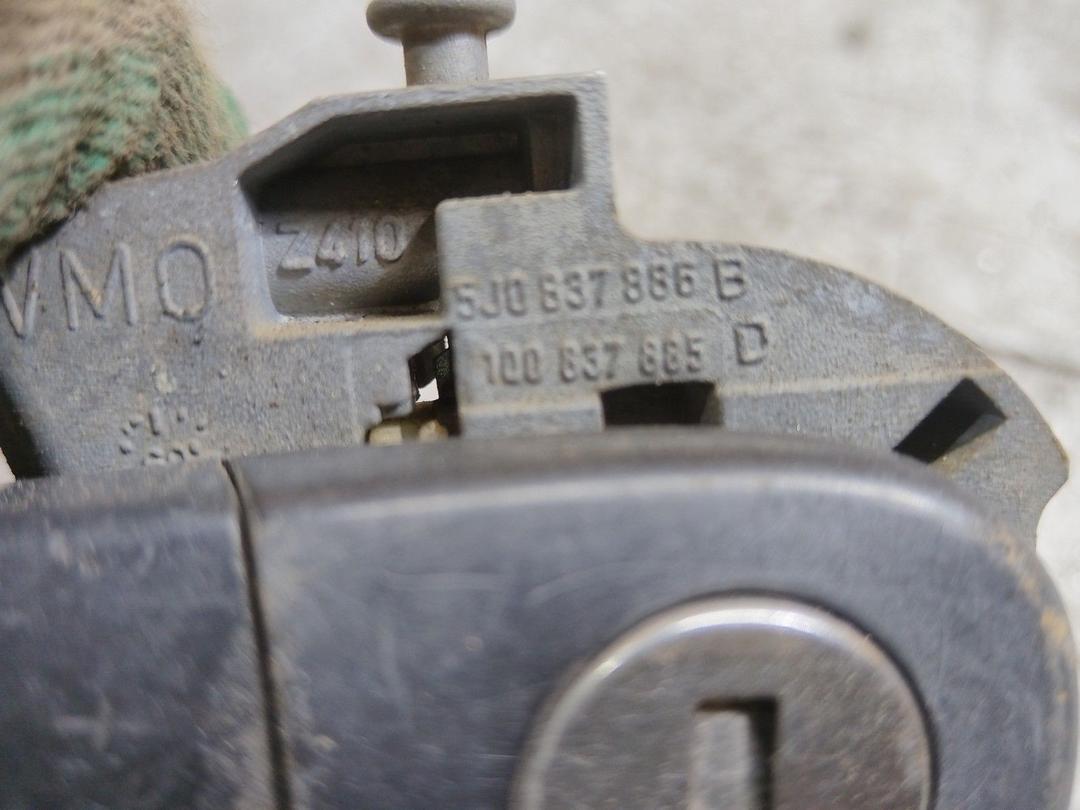 Ручка наружная передняя левая KFU9CK Skoda Fabia купить в магазине запчастей бу