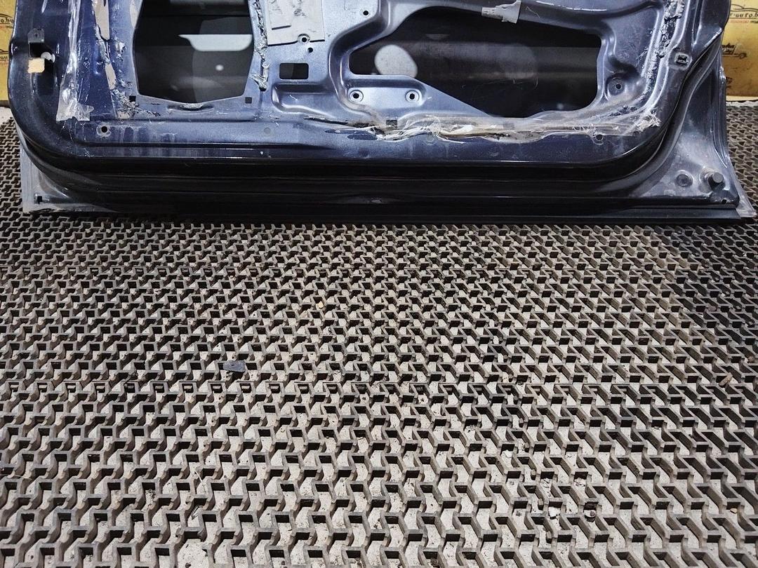 Дверь передняя правая UPMZ6O Mitsubishi Carisma undefined