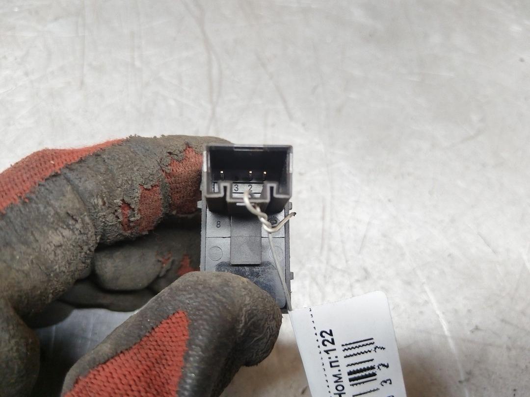 Кнопка стеклоподъемника заднего левого DXVRM6 Volkswagen Passat купить в магазине запчастей бу