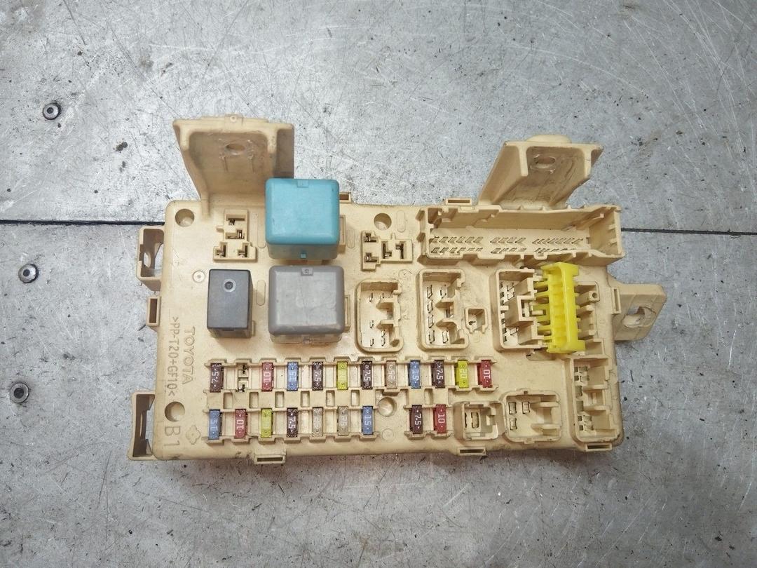 Блок предохранителей EP5O9P Toyota Avensis - Фото 1