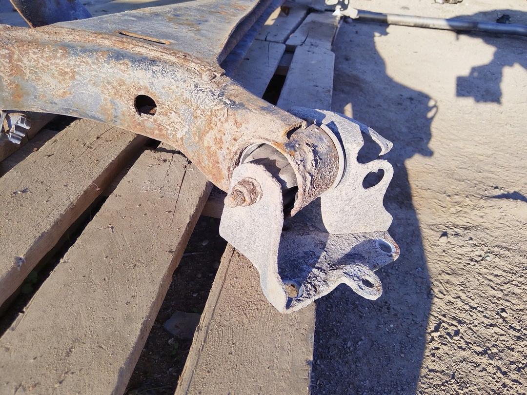 Балка подвески задняя M6Q3XW Renault Grand Scenic купить в магазине запчастей бу