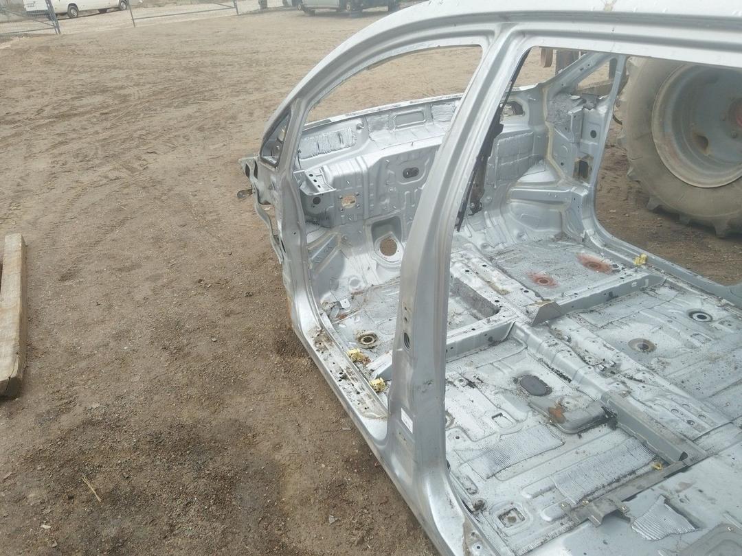 Стойка кузовная центральная левая N6A372 Mitsubishi Grandis купить в магазине запчастей бу