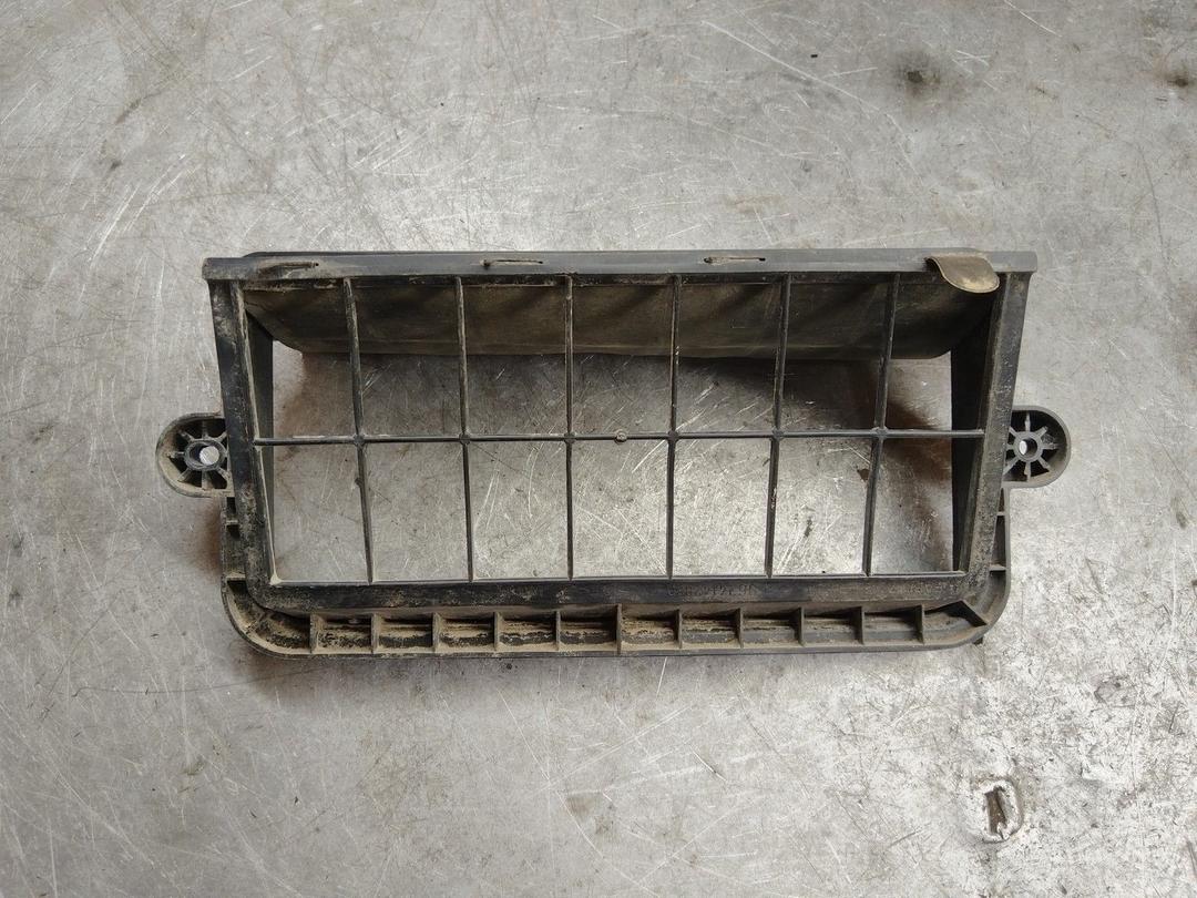 Решетка вентиляции кузова PYY1RC Peugeot 406