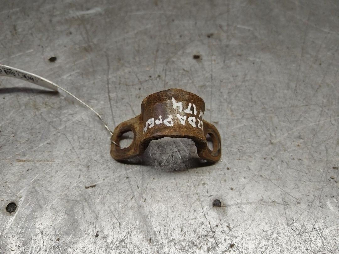 Крепление втулки стабилизатора 1UNX81 Mazda Premacy - Фото 1