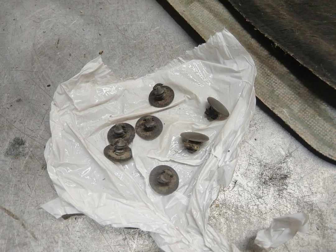 Шумоизоляция капота P73JAL Citroen C8 - Фото 2