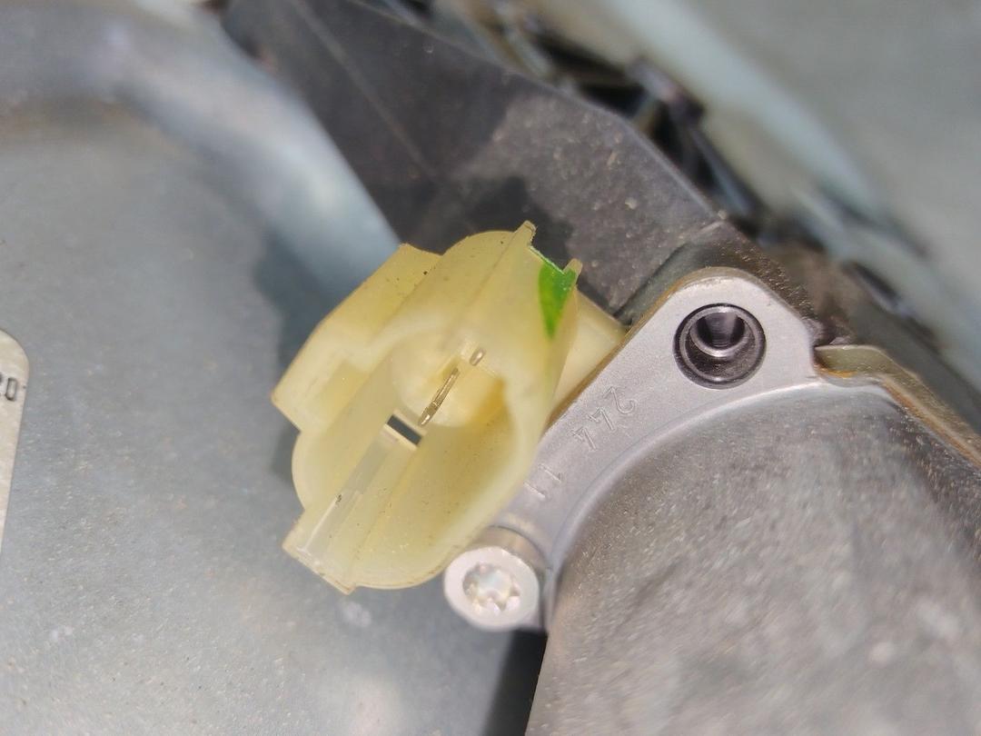 Стеклоподъемник электрический задний правый KCW576 Kia Sorento купить на авторазборке