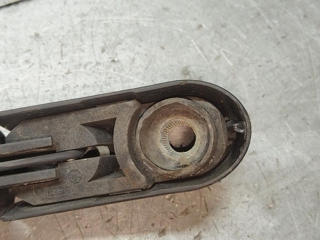 Щеткодержатель задний 6MHM2W Citroen C5 купить в магазине запчастей бу