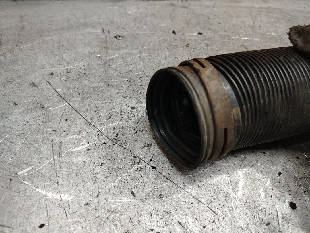 Патрубок воздушного фильтра 0KR2LB Volkswagen Passat - Фото 4