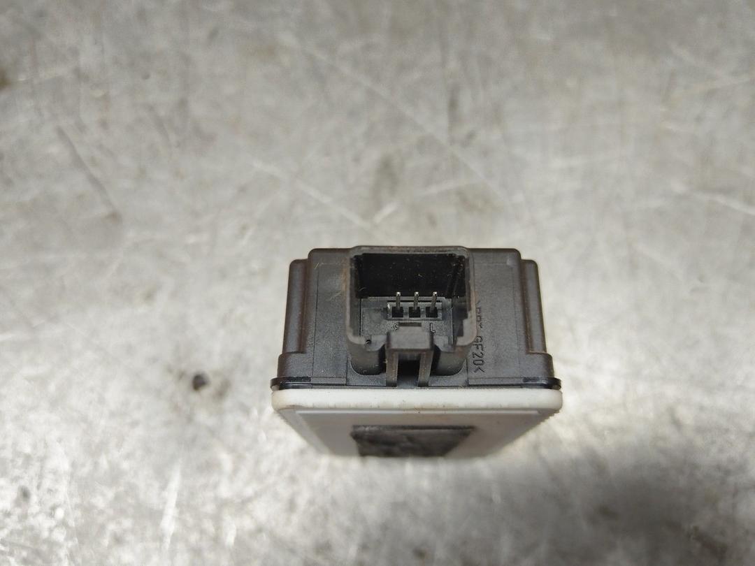 Блок управления центральным замком X8R4JZ Volvo XC70 купить с доставкой