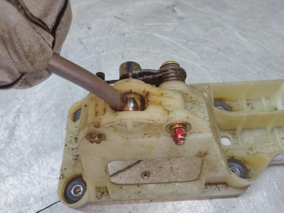 Кулиса 65B4N9 Mitsubishi Carisma купить