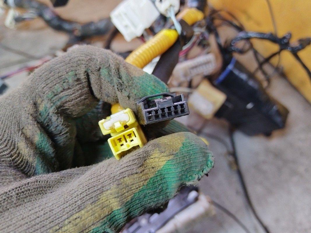 Проводка салона AQ2K7U Toyota Avensis Verso undefined