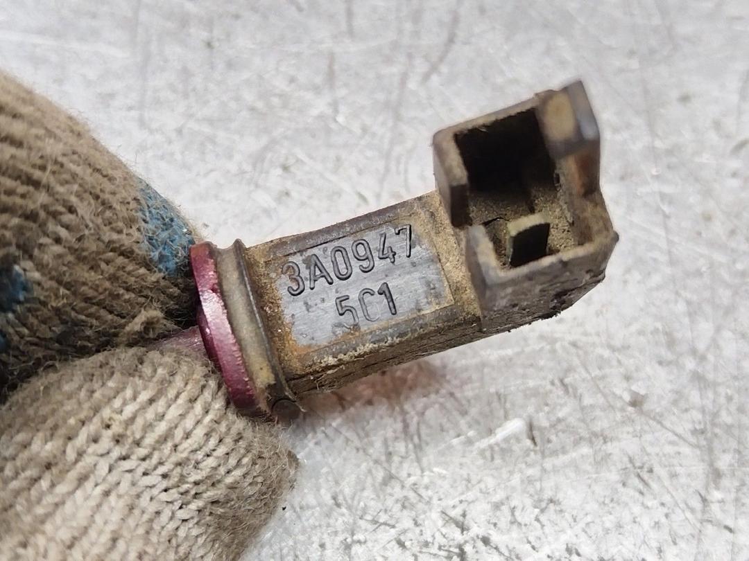 Выключатель концевой (концевик) KUHVG6 Volkswagen Passat купить с доставкой