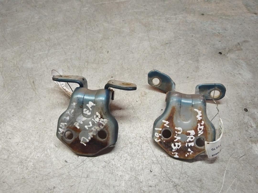 Петля двери передней левой NJ3M89 Mazda Premacy - Фото 2