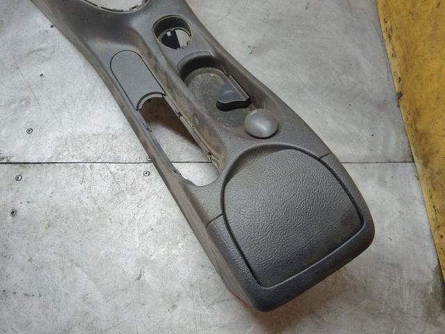 Консоль салона (кулисная часть) E8RLA6 Citroen C5 купить с доставкой