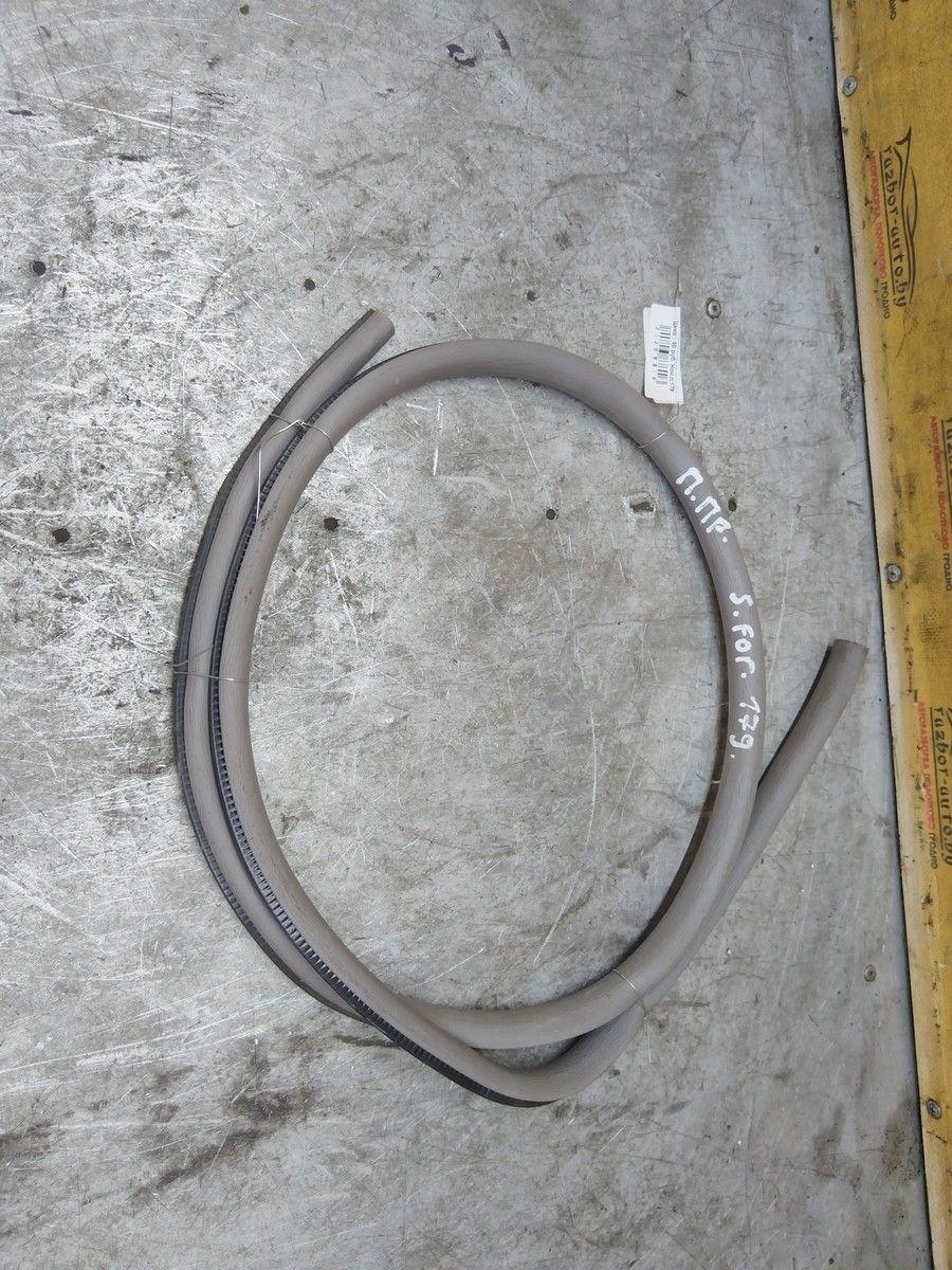 Уплотнитель двери передней правой 2H1KXO Subaru Forester купить с доставкой