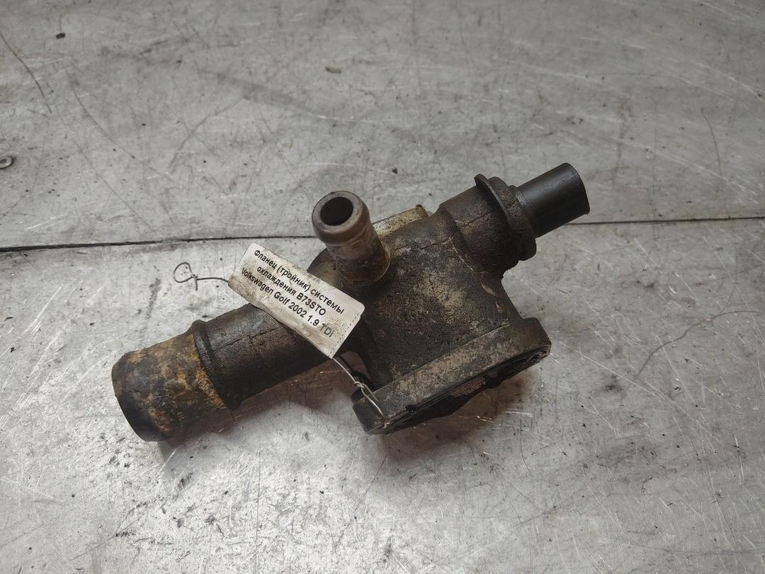 Фланец (тройник) системы охлаждения B73STO Volkswagen Golf