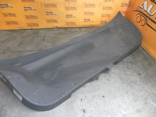 Обшивка крышки багажника KN5067 Mazda 323F