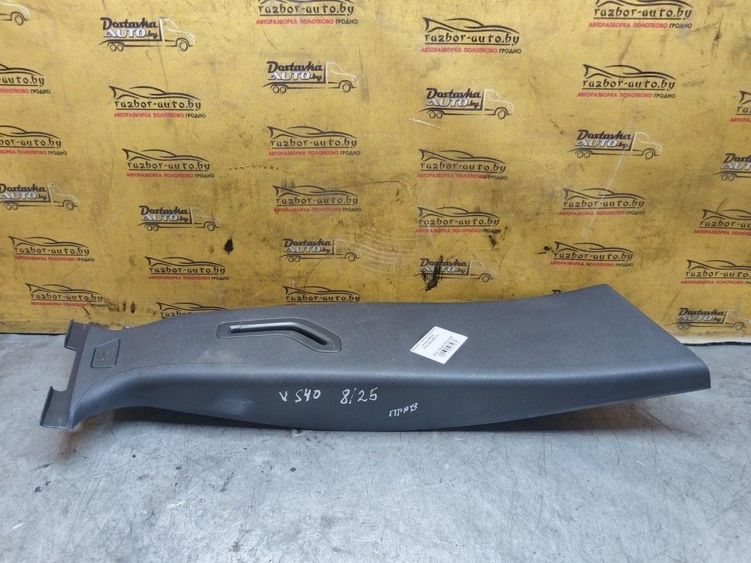 Обшивка стойки центральной правой S6BC21 Volvo S40
