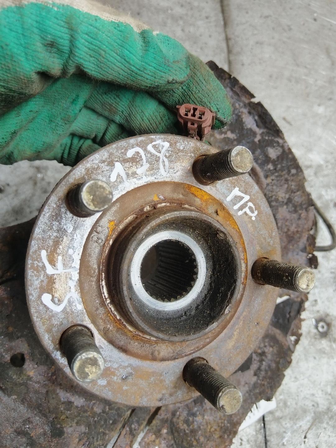 Кулак поворотный правый XV3423 Subaru Forester