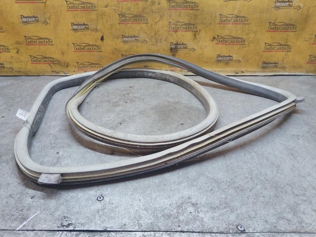 Уплотнитель двери задней правой JKHATW Skoda Fabia