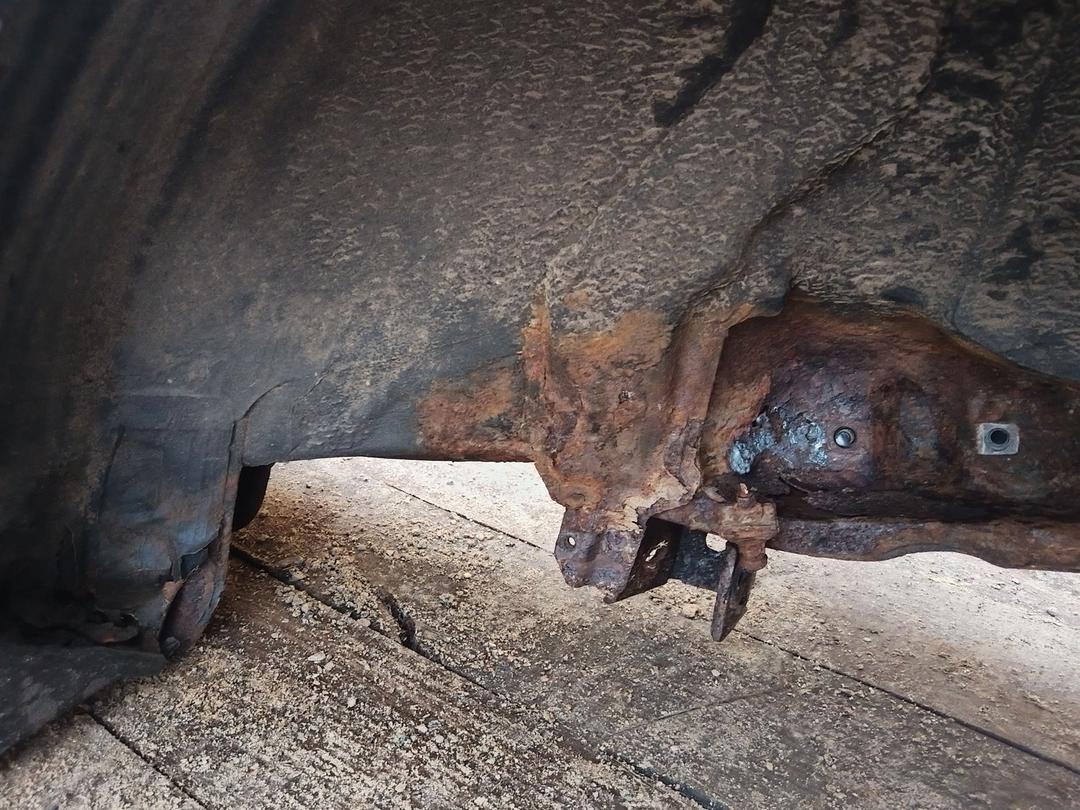 Крыло заднее левое MN4B2Z Mitsubishi Carisma undefined