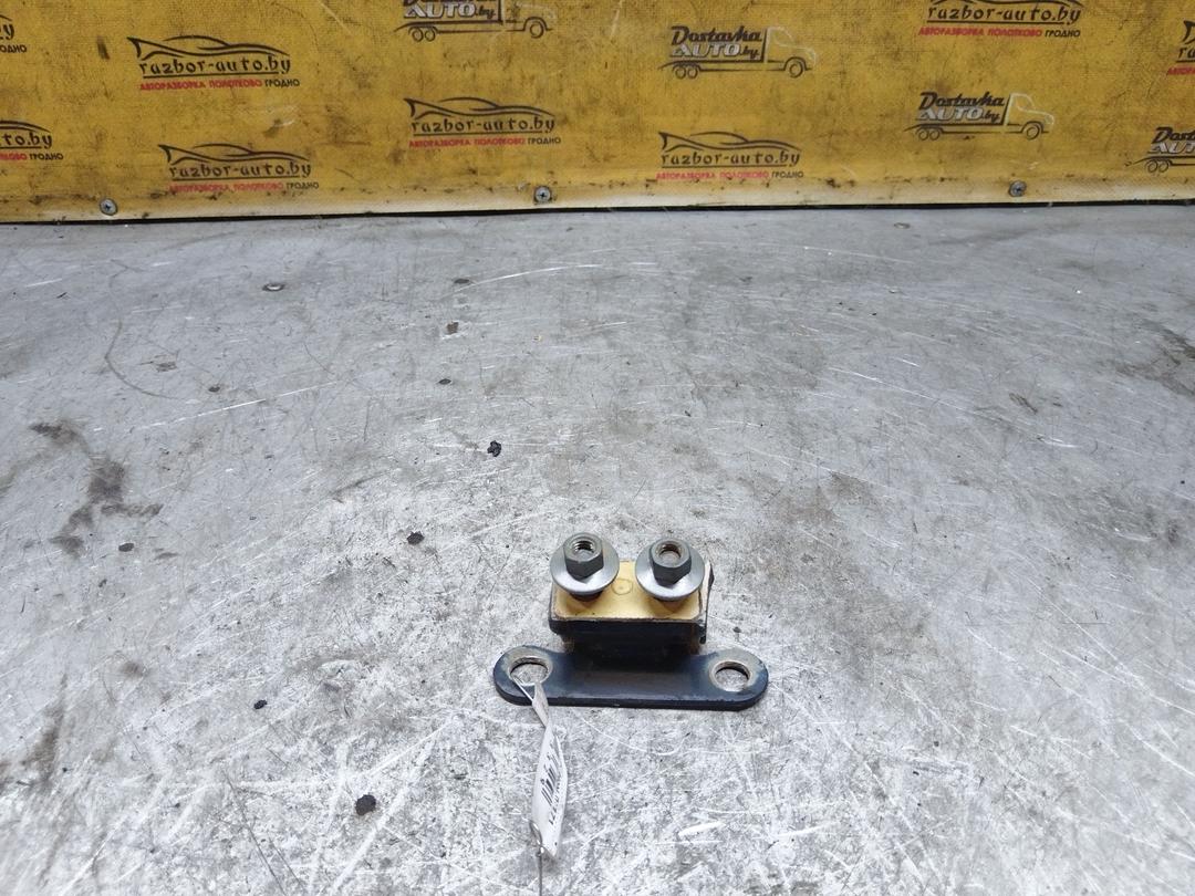 Петля крышки багажника B0R0VJ Toyota Corolla купить в магазине запчастей бу
