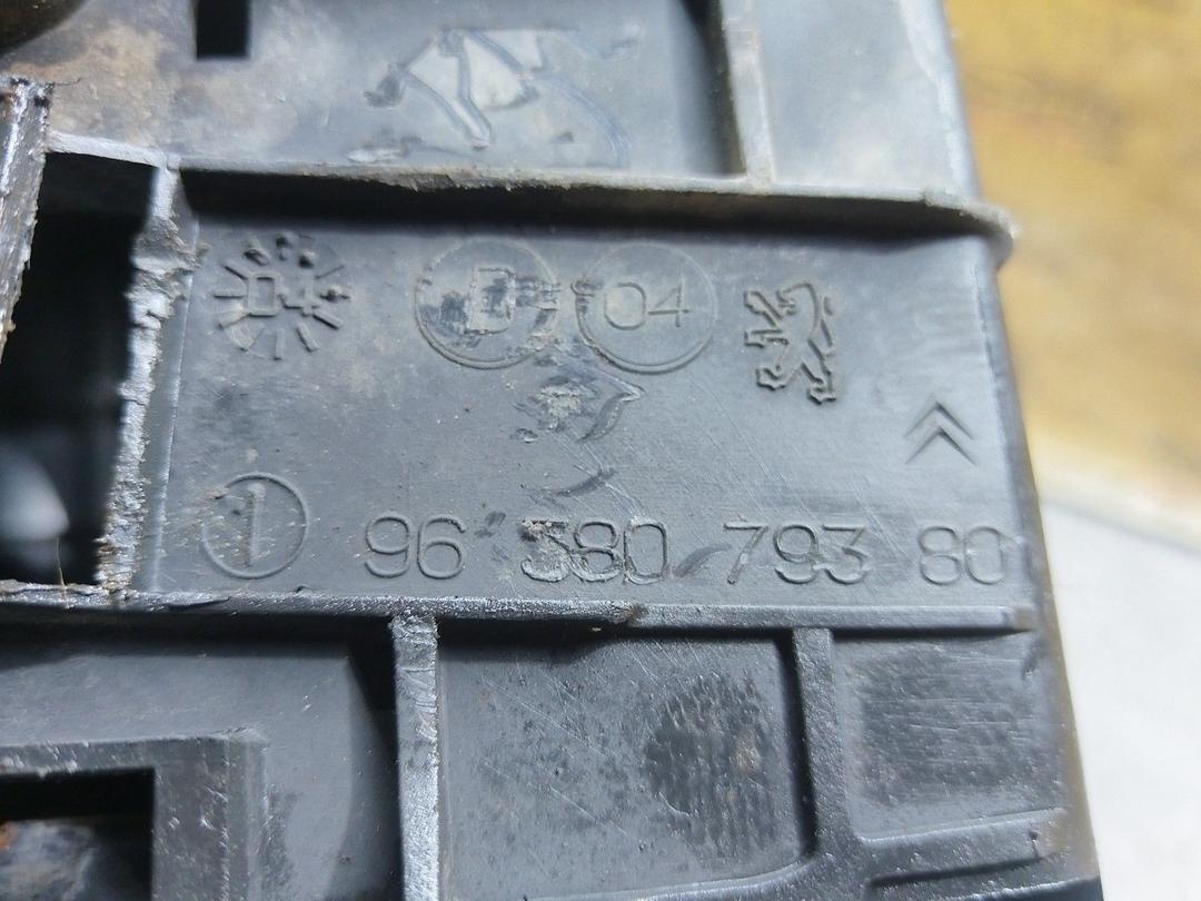 Полка аккумулятора YGD9F0 Citroen C3 купить с доставкой