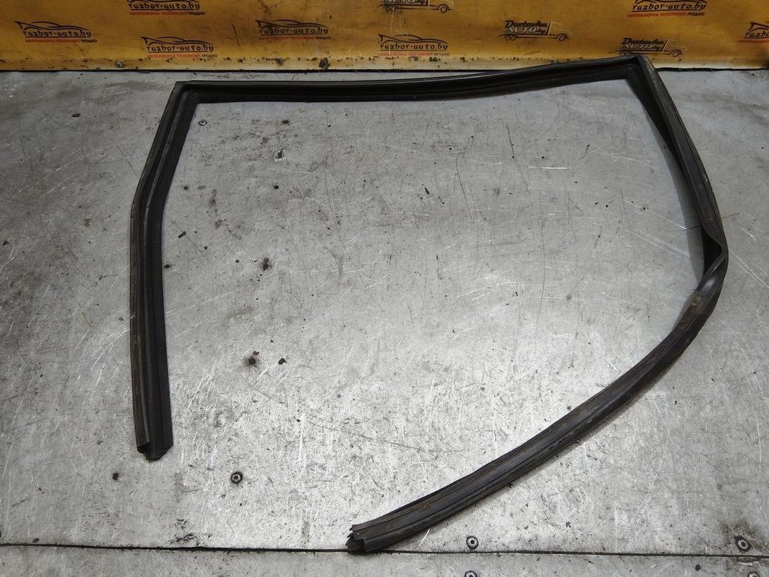 Уплотнитель двери задней правой BB8CS4 Volvo XC70