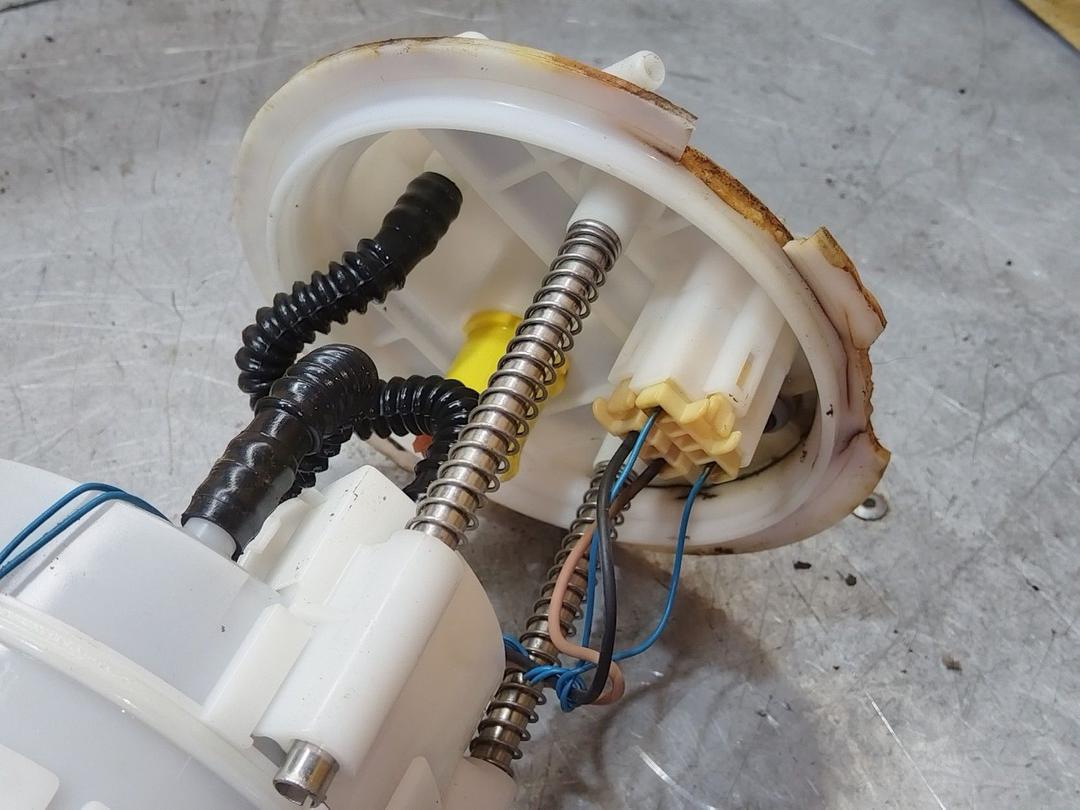 Колба в бак DN6I15 Kia Sorento undefined