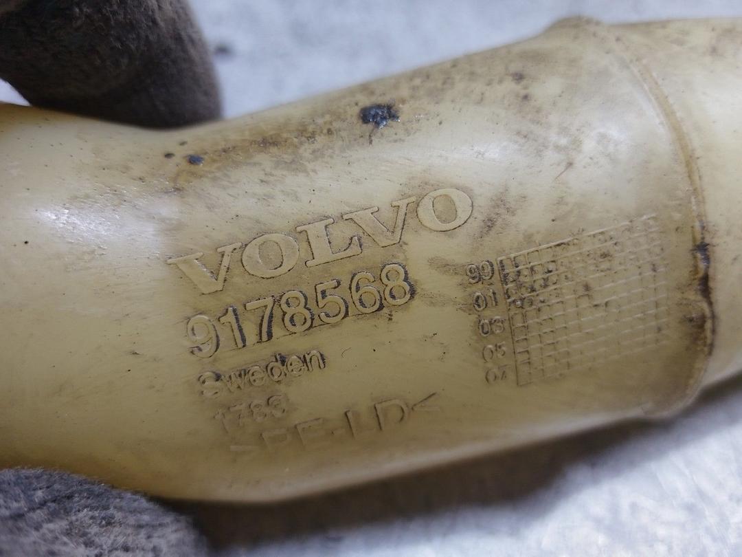 Горловина бачка омывателя 5TOY7U Volvo S60 купить в магазине запчастей бу