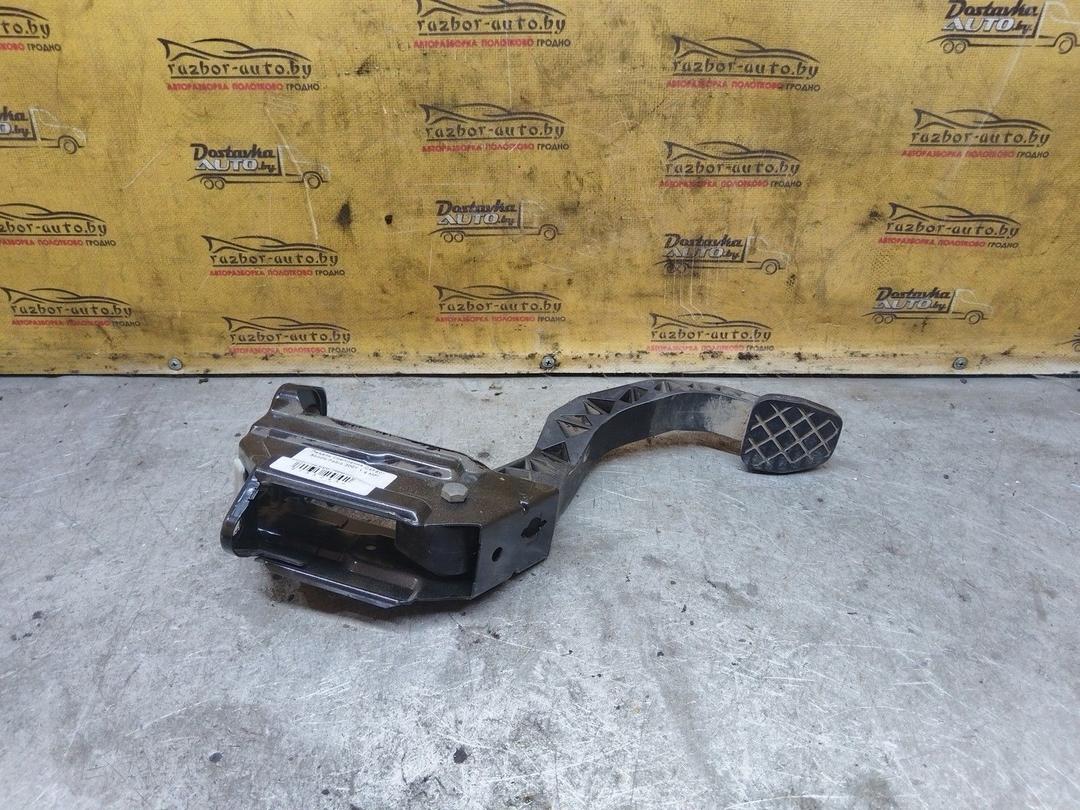 Педаль сцепления C4FE0Y Skoda Fabia