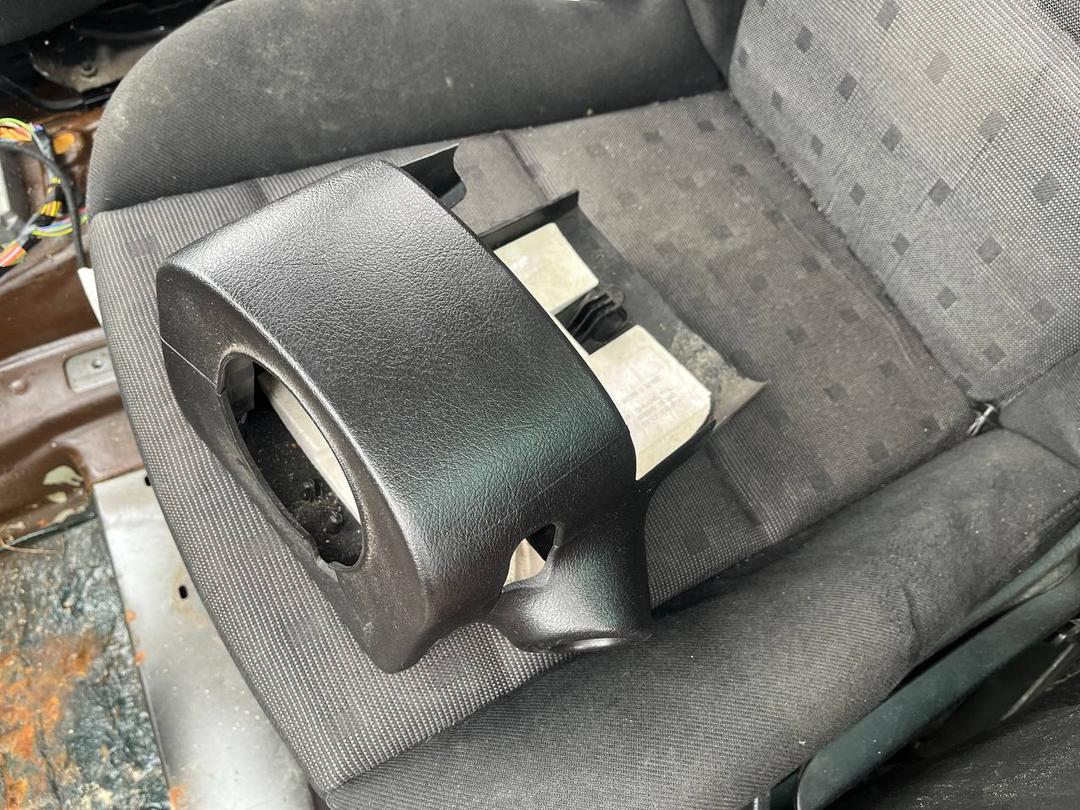 Кожух рулевой колонки V24BTG Peugeot 307