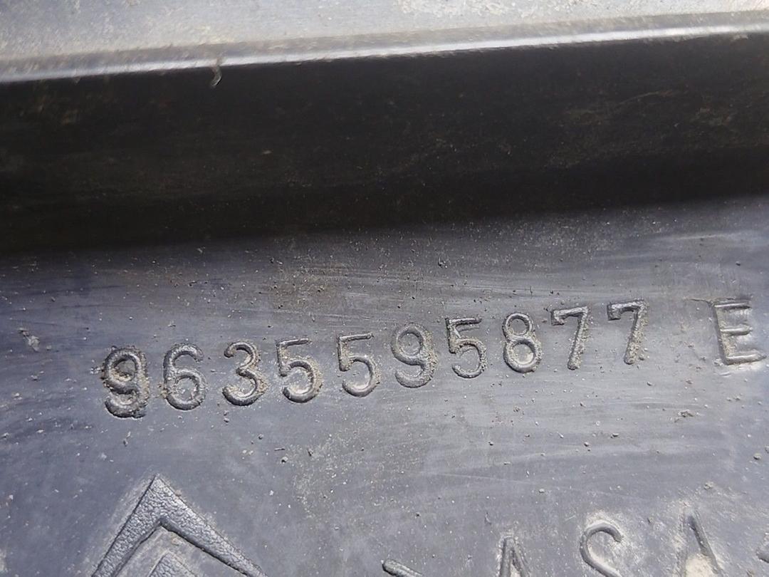 Накладка подсветки номера K4LXI0 Citroen Xsara Picasso - Фото 4