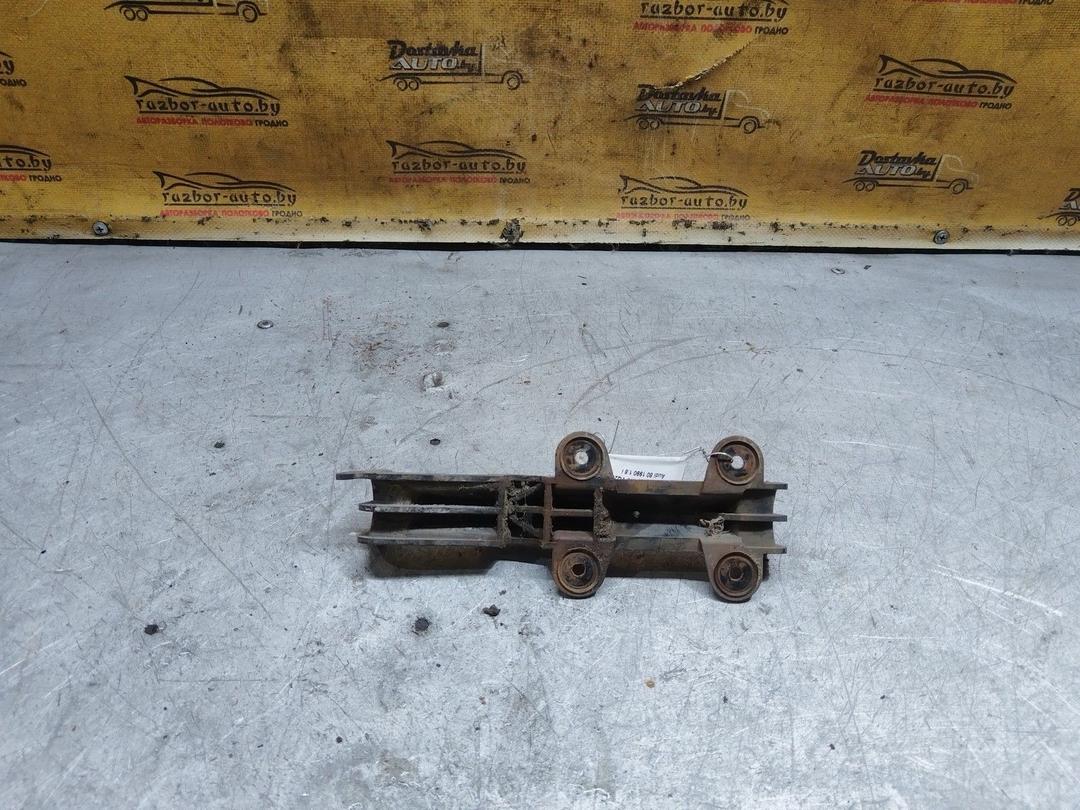 Кронштейн крепления бампера переднего VQ2OT9 Audi 80 купить