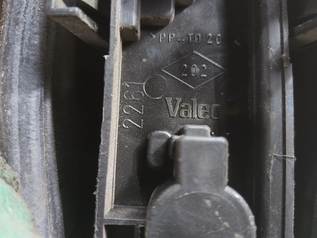 Фонарь задний правый C4FLUJ Renault Laguna купить с доставкой. Огромный выбор запчастей и марок авто. У нас есть практически все.