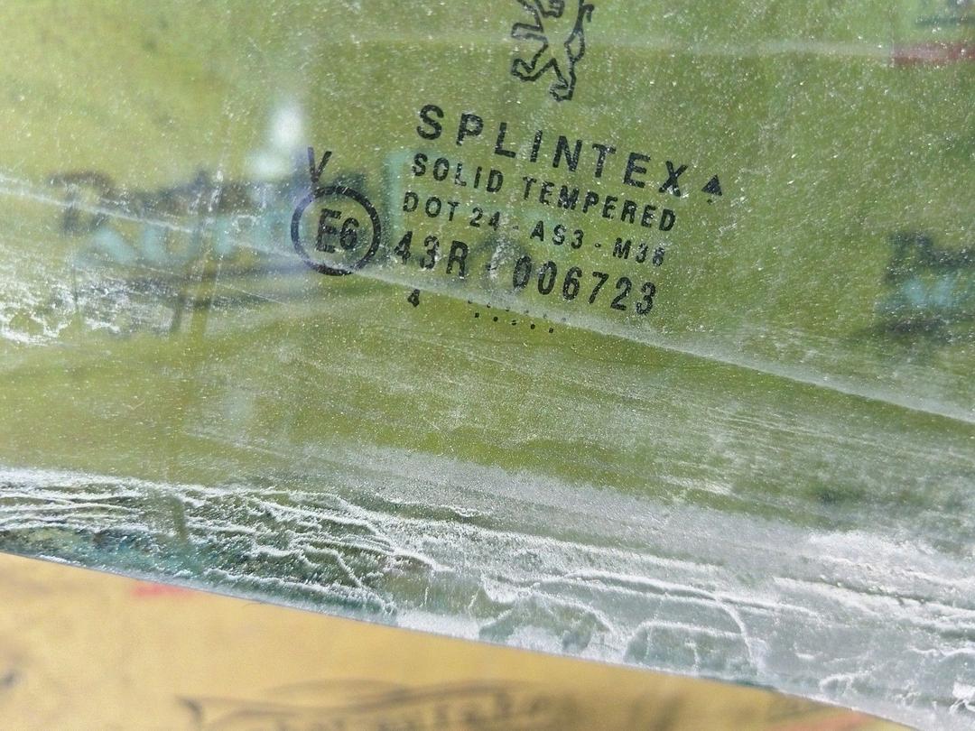 Стекло двери задней левой 6WYMSS Peugeot 307 купить в магазине запчастей бу