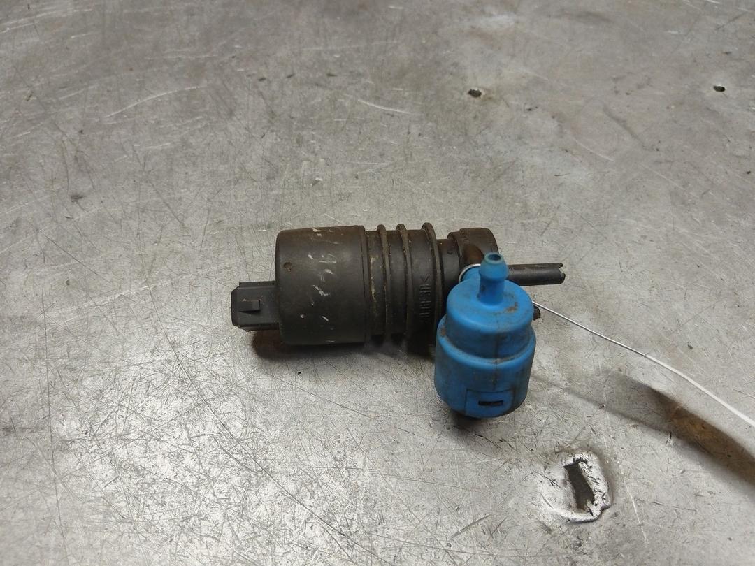 Насос (моторчик) омывателя стекла S1F4P3 Volkswagen Passat