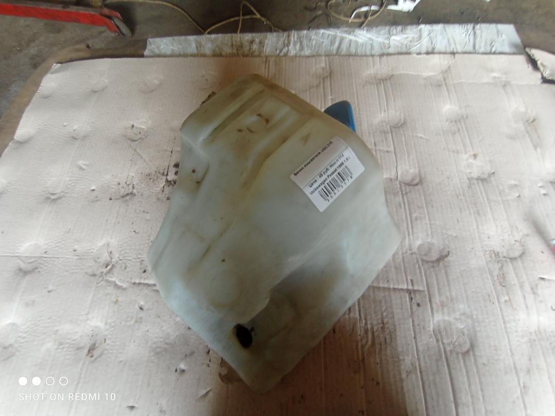 Бачок омывателя UQC2H5 Volkswagen Passat - Фото 1