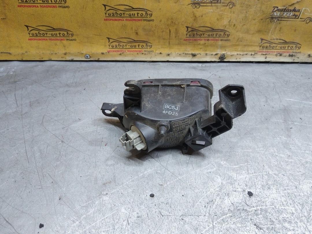 Фонарь крышки багажника левый 8WTIM3 Mazda 323 купить