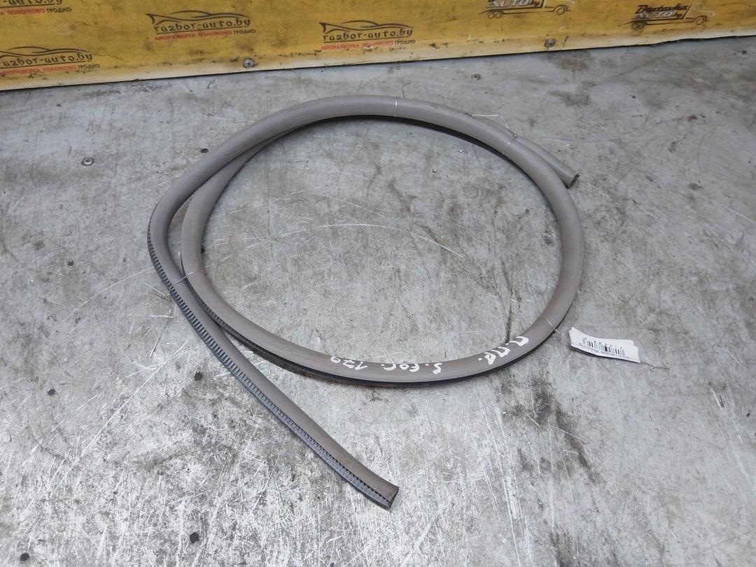 Уплотнитель двери передней правой 2H1KXO Subaru Forester купить в магазине запчастей бу