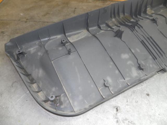 Обшивка крышки багажника KN5067 Mazda 323F купить на авторазборке