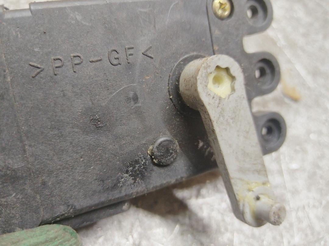 Моторчик заслонки печки CG6WED Mazda Premacy купить в магазине запчастей бу