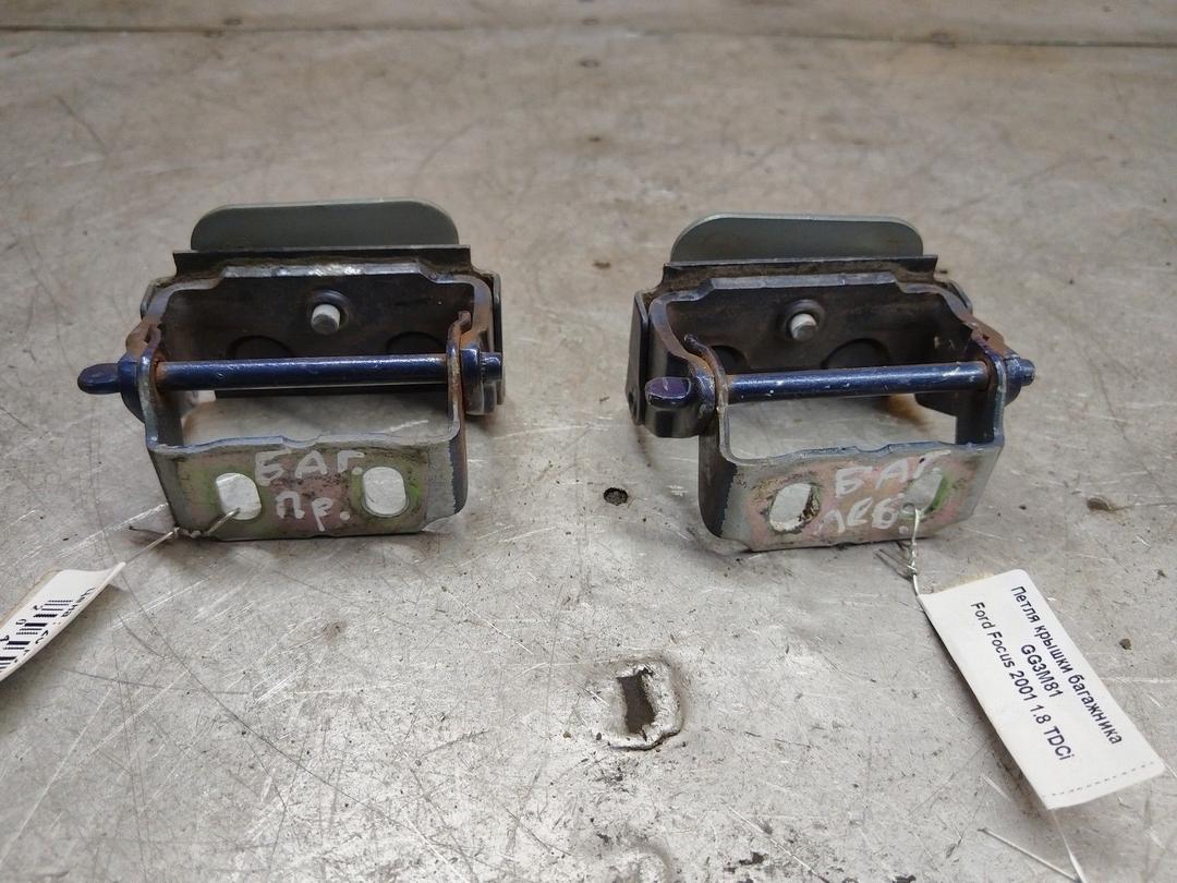 Петля крышки багажника GG3M81 Ford Focus