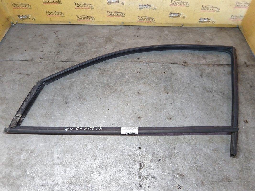 Молдинг стекла двери передней левой наружный PLJQNQ Volkswagen Golf