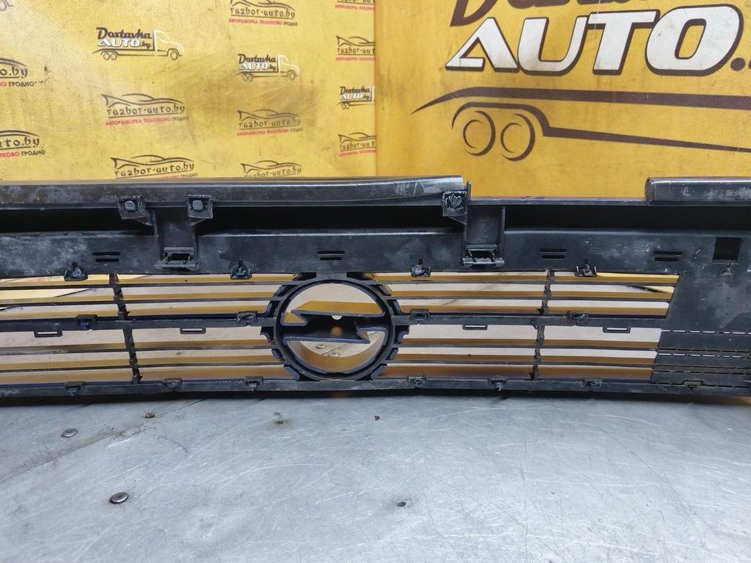 Решетка радиатора UJ72R4 Opel Astra undefined